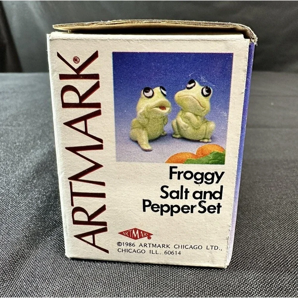 Vintage Artmark Froggy Salt And Pepper Shakers Frog Made in Taiwan 1986